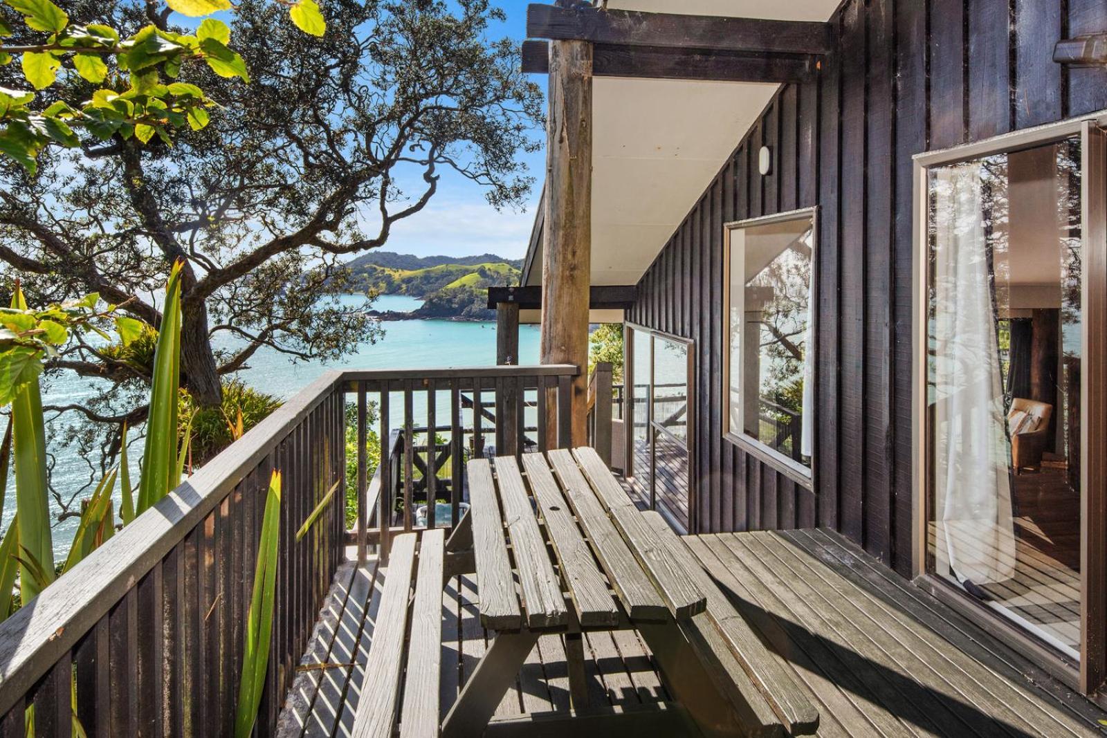 Bayview Beauty - Helena Bay Holiday Home Lyttelton