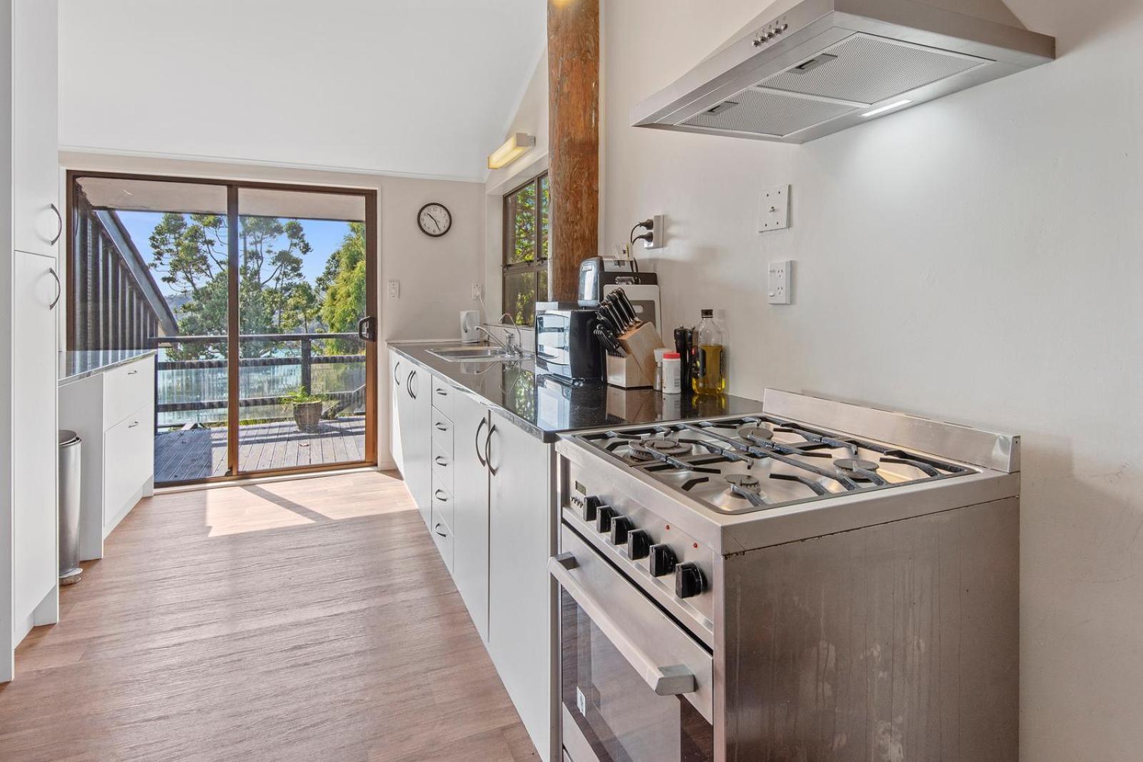 Bayview Beauty - Helena Bay Holiday Home Lyttelton